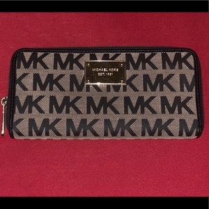 Gently used MK 8 slot wallet